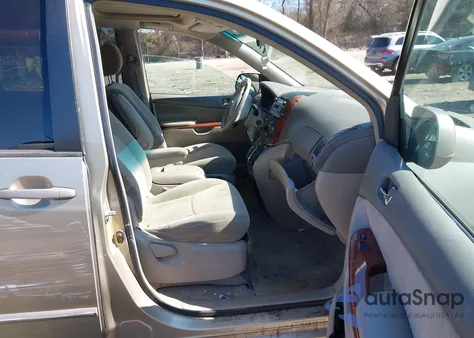 2004 Toyota Sienna Xle/Xle Limited z USA, uszkodzony, nr VIN 5TDZA22CX4S139174